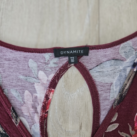 Dynamite Top, Size Small, Maroon/Foral - Picture 3 of 6